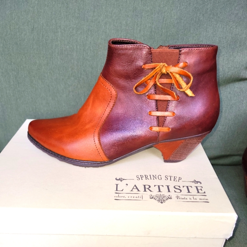L'ARTISTE Booties